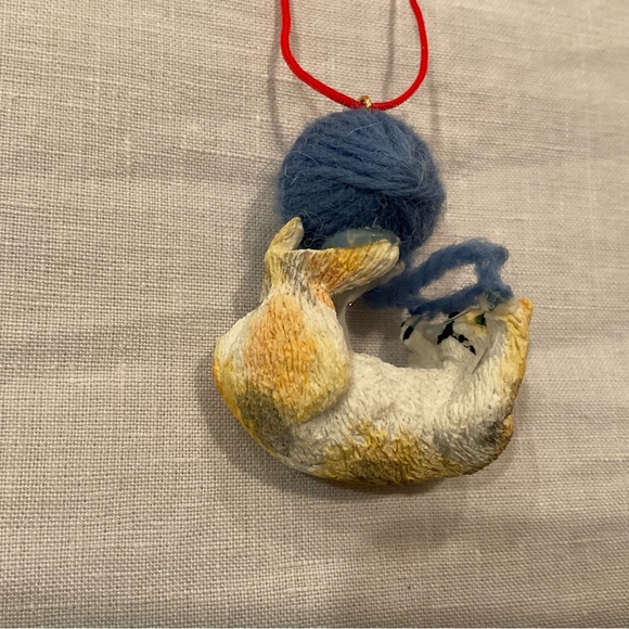 Duo of Vintage Cat Ornaments Playing with Balls of Yarn in EVC - Picture 7 of 13
